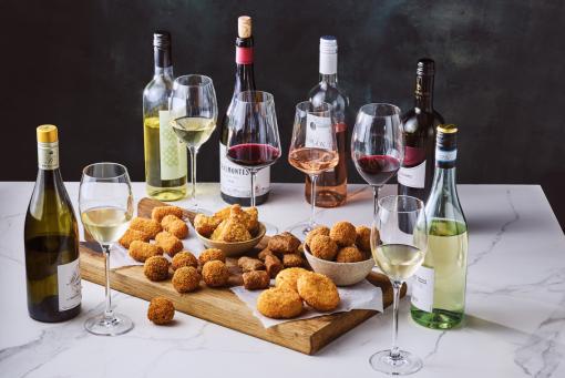Winepairing met snacks: bijpassende wijnen voor de lekkerste combinaties